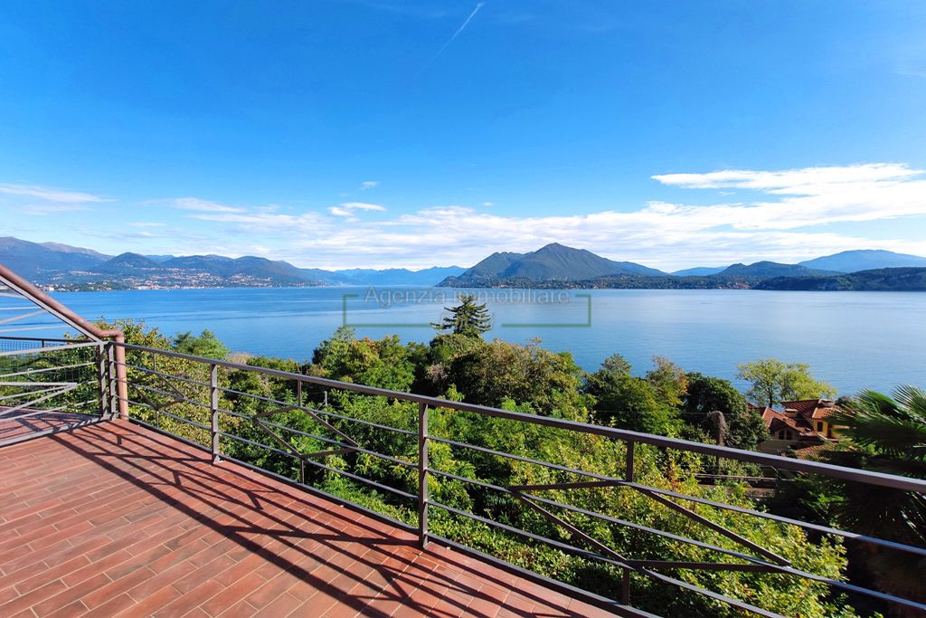vista soggiorno bilocale con terrazzo vista lago ,vignolo di stresa vendita