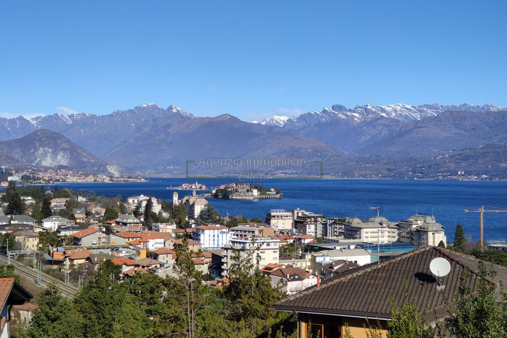 vista lago trilocale con giardino e vista lago mozzafiato stresa vendita agenzia immobiliare ellebi