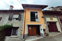 esterno casa bilocale con garage campino di Stresa agenzia immobiliare ellebi