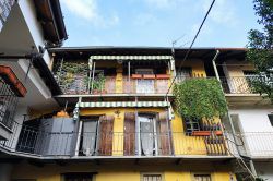 esterno someraro trilocale con balconi e vista lago agenzia immobiliare ellebi