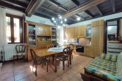 camera Lesa casa in centro paese vicino lago vendita agenzia immobiliare ellebi
