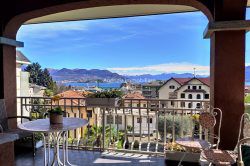 Bilocale con terrazzino vista lago stresa centro vendesi agenzia immobiliare ellebi